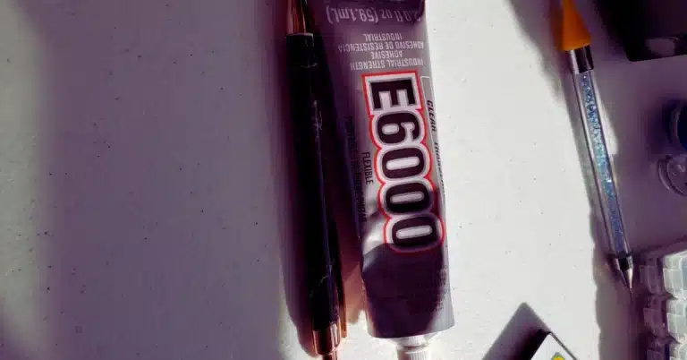 How to Use E6000 Glue on Plastic